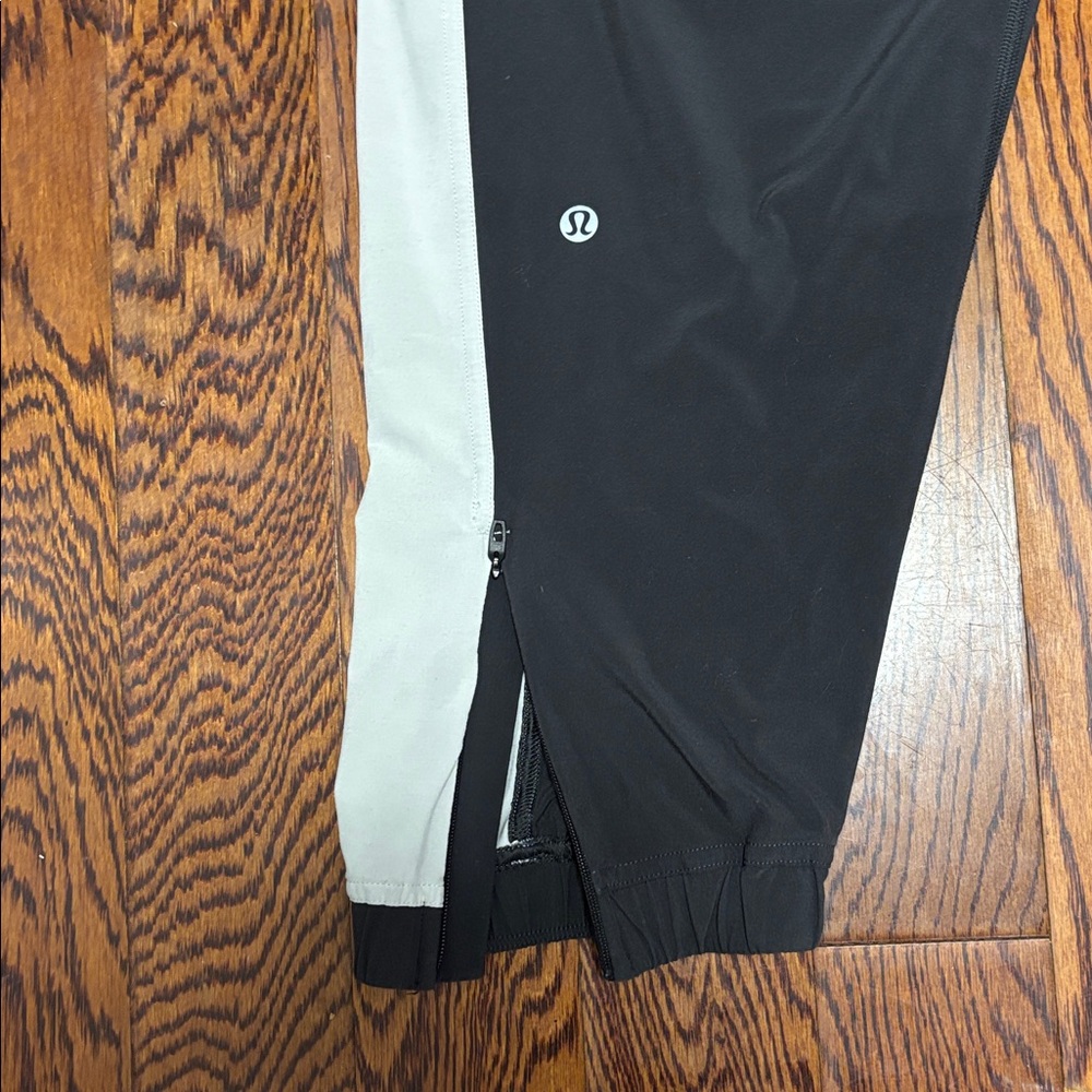 Lululemon Black & White Joggers Women’s Size: 14 - Picture 6 of 9